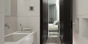 This image shows the ensuite bathroom and dressing area of this elegant London pied-a-terre.