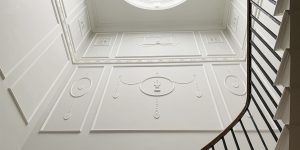 This image shows the stairwell, balustrade and decoration in this renovated historic townhouse in London.